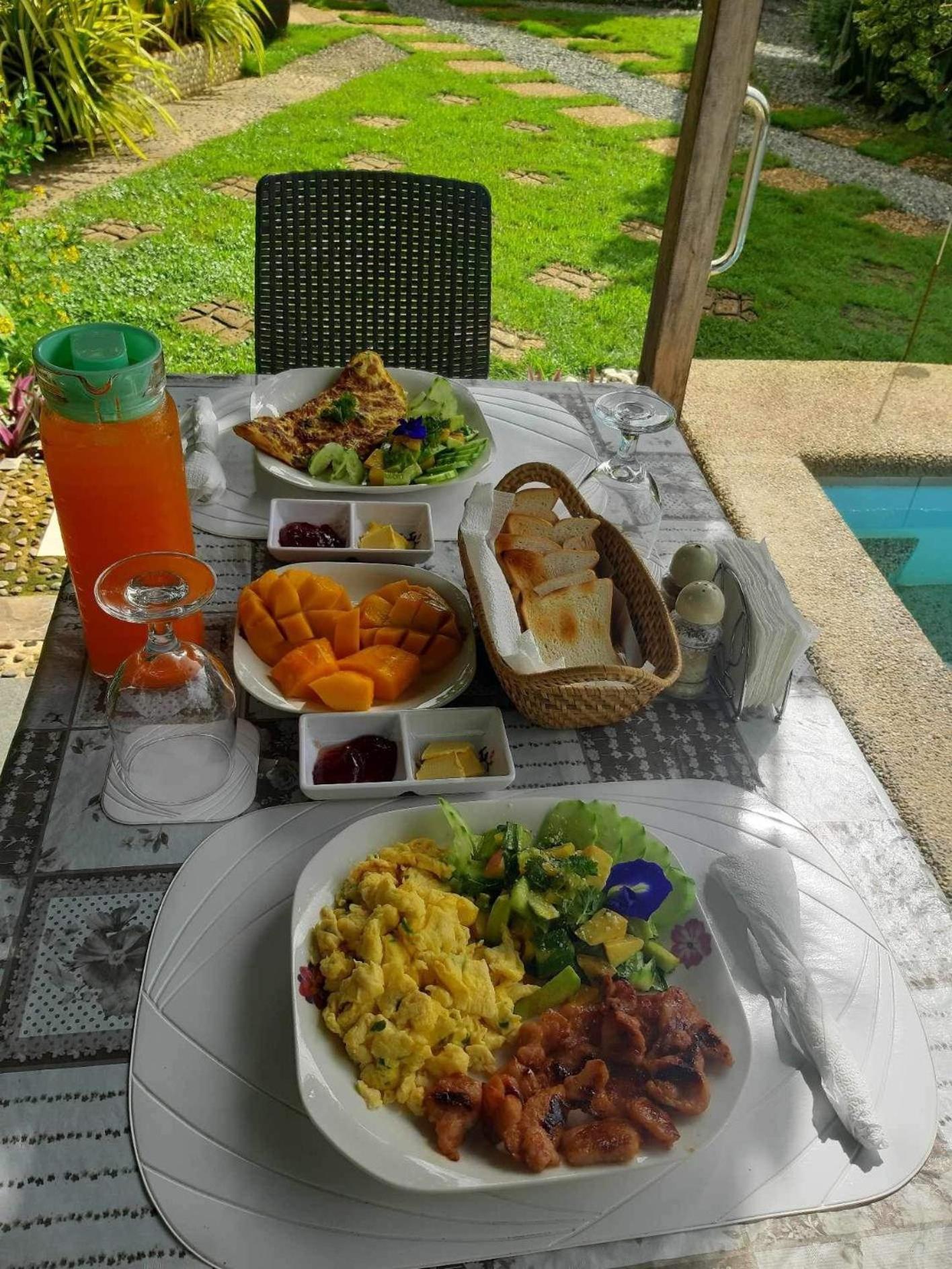 Clarin  Casas De Ruumar Bed And Breakfast-Bar-Two Rooms For Family Available المظهر الخارجي الصورة